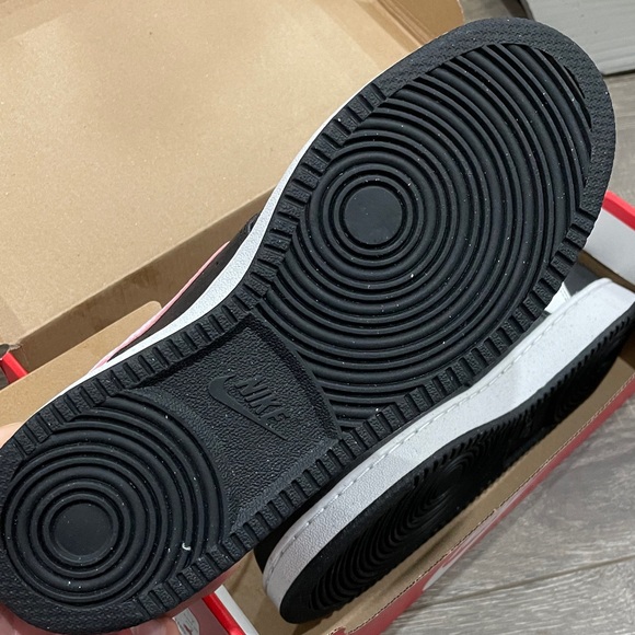 Nike Women's Court Vision Low Sneaker size 7 - Picture 7 of 7